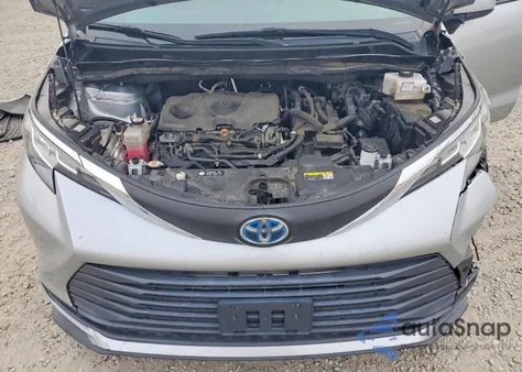 2021 Toyota Sienna Le from USA, damaged, VIN 5TDBRKEC2MS002834